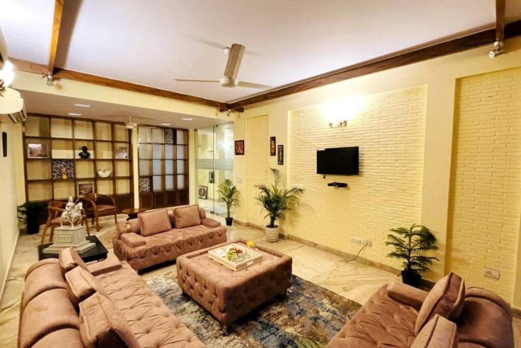 Fortune Home Service Apartment 4Bhk,D-36, Saket